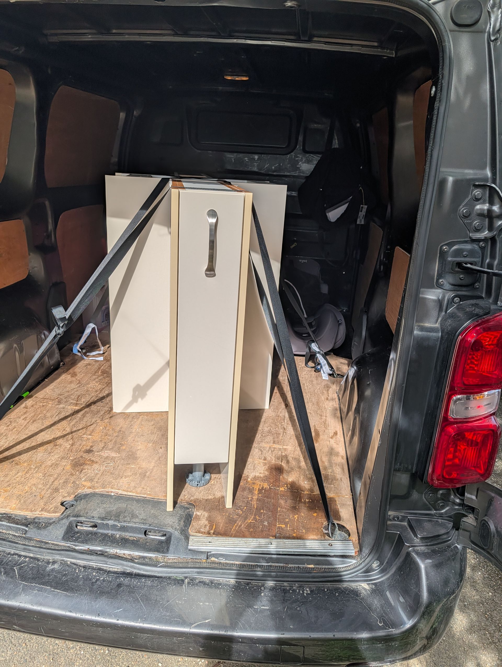 Emerald Logistics van loaded and ready for a Swindon move